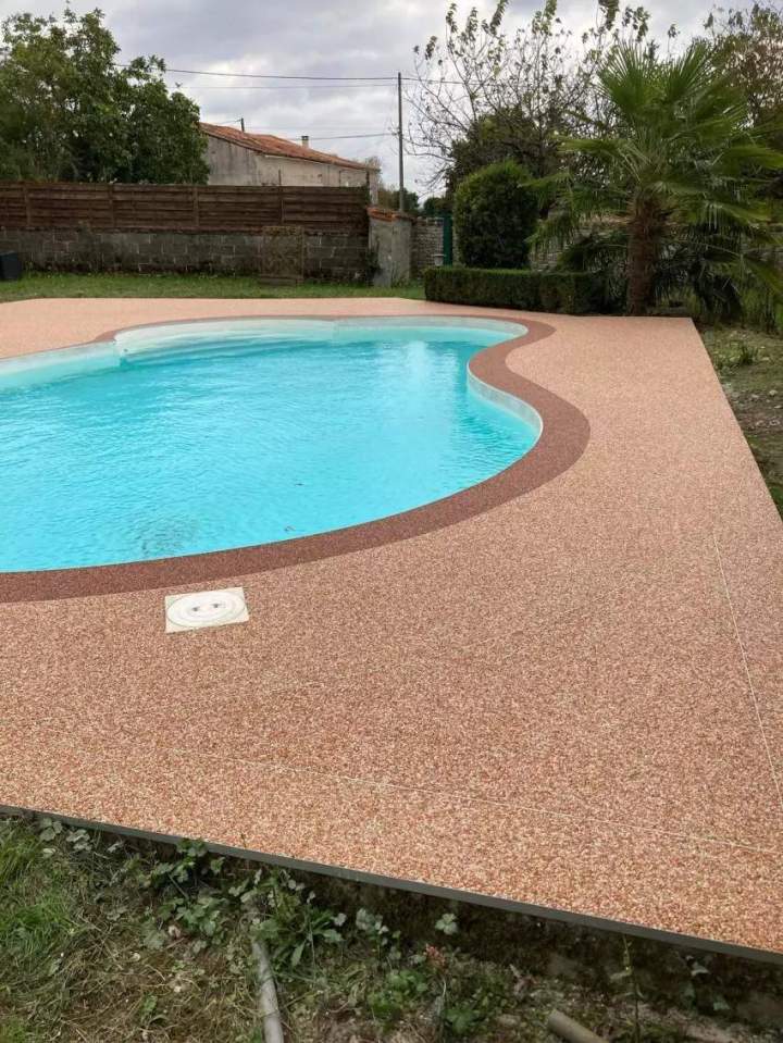 Solutions de revêtement extérieur en moquette de pierre à Soorts-Hossegor